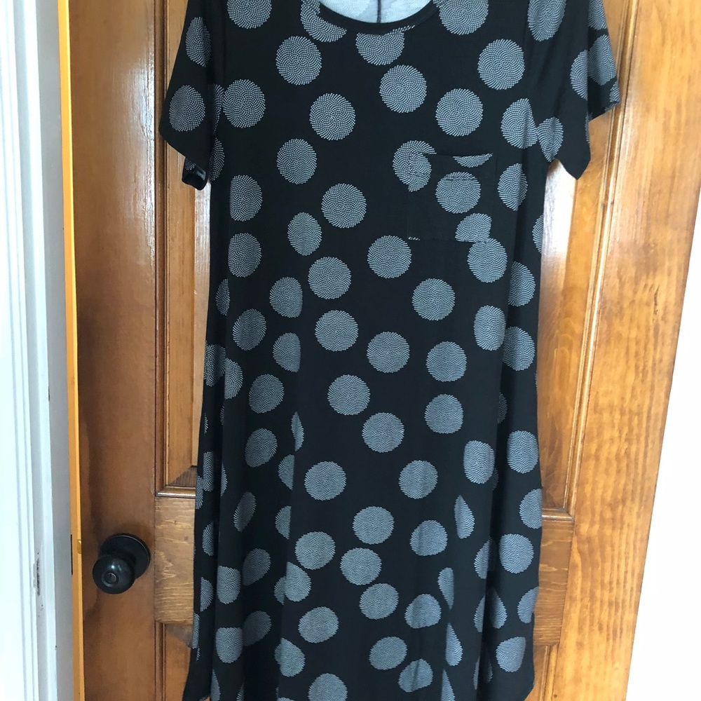 LULAROE CARLY BLACK AND WHITE!!!